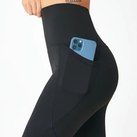 Pants - Side pockets workout stretch leggings nwt Hp🔥🔥🔥